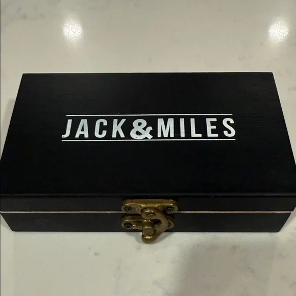 THE EZRA - FEATHER BOW TIE - Picture 4 of 4